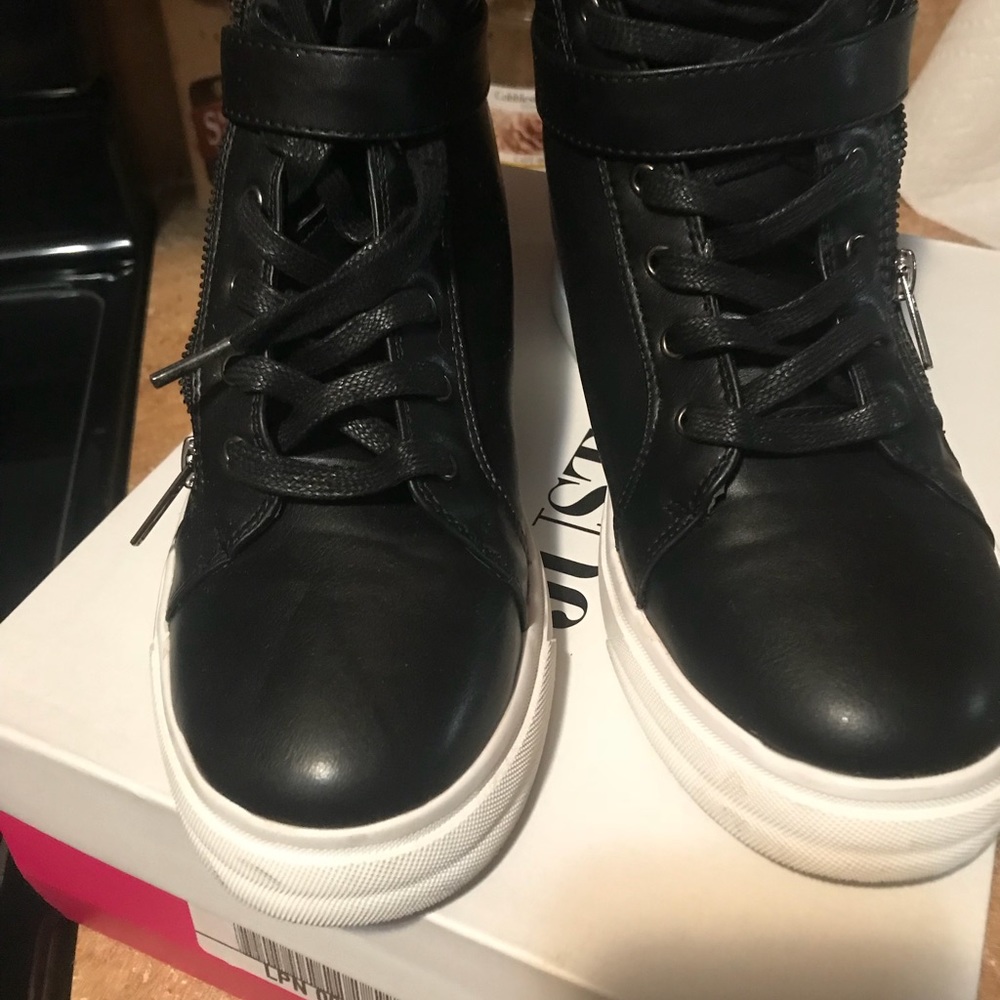 High top sneaks